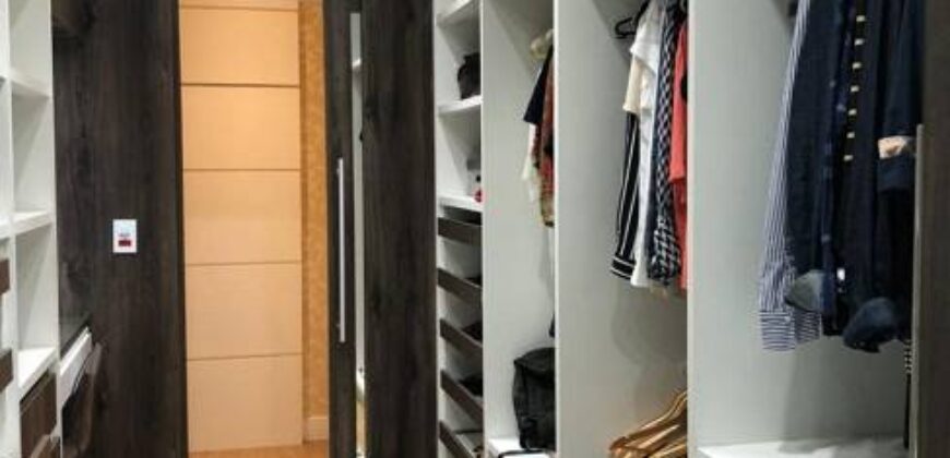 Casa com 4 Quartos e 6 banheiros à Venda, 300 m² por R$ 1.450.000