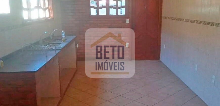 Sobrado com 3 Quartos e 3 banheiros à Venda, 180 m² por R$ 560.000