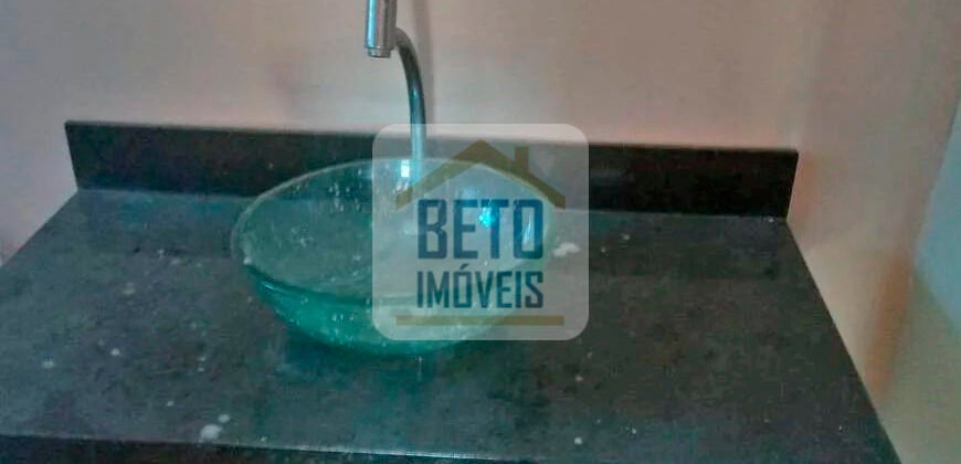 Sobrado com 3 Quartos e 3 banheiros à Venda, 180 m² por R$ 560.000