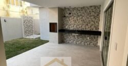 Casa com 3 Quartos e 4 banheiros à Venda, 190 m² por R$ 990.000