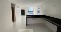 Casa com 3 Quartos e 4 banheiros à Venda, 190 m² por R$ 990.000