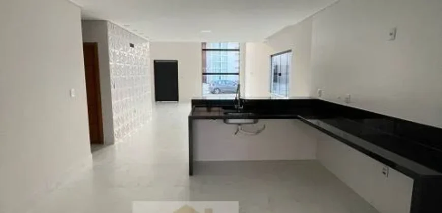 Casa com 3 Quartos e 4 banheiros à Venda, 190 m² por R$ 990.000