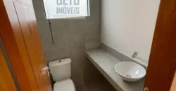 Casa com 3 Quartos e 4 banheiros à Venda, 190 m² por R$ 990.000