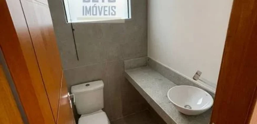 Casa com 3 Quartos e 4 banheiros à Venda, 190 m² por R$ 990.000