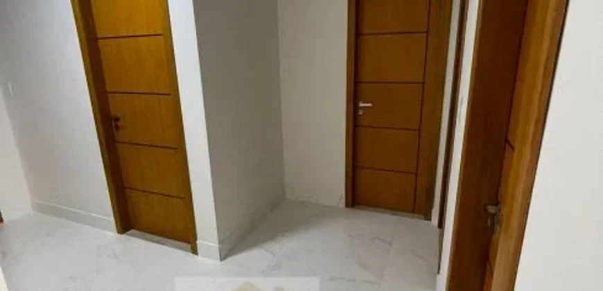 Casa com 3 Quartos e 4 banheiros à Venda, 190 m² por R$ 990.000