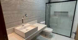 Casa com 3 Quartos e 4 banheiros à Venda, 190 m² por R$ 990.000
