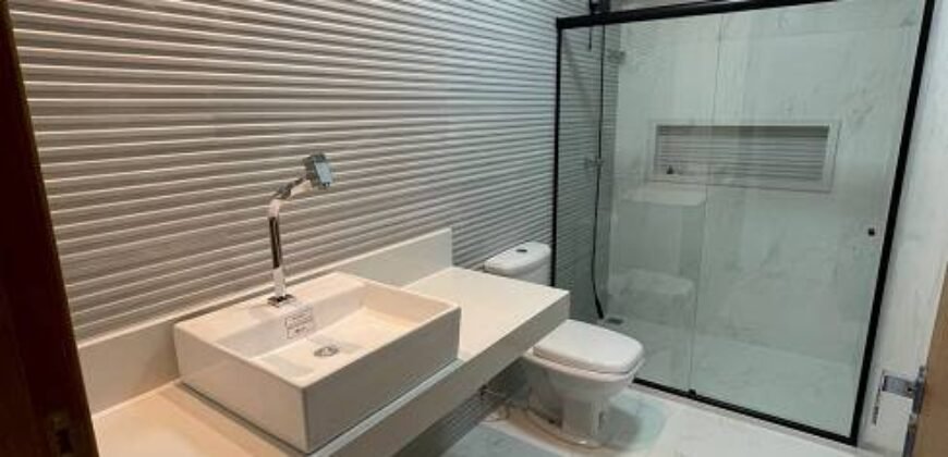 Casa com 3 Quartos e 4 banheiros à Venda, 190 m² por R$ 990.000