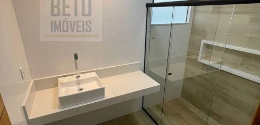 Casa com 3 Quartos e 4 banheiros à Venda, 190 m² por R$ 990.000