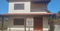 Sobrado com 3 Quartos e 3 banheiros à Venda, 180 m² por R$ 560.000