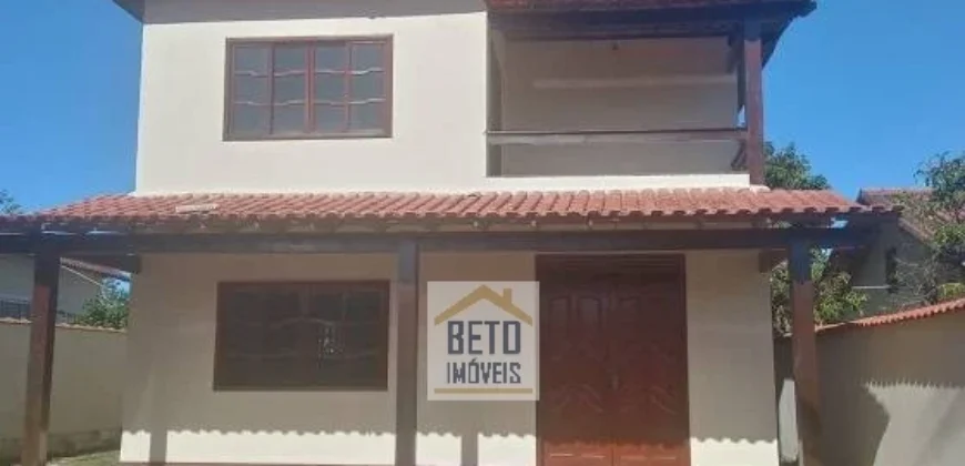 Sobrado com 3 Quartos e 3 banheiros à Venda, 180 m² por R$ 560.000