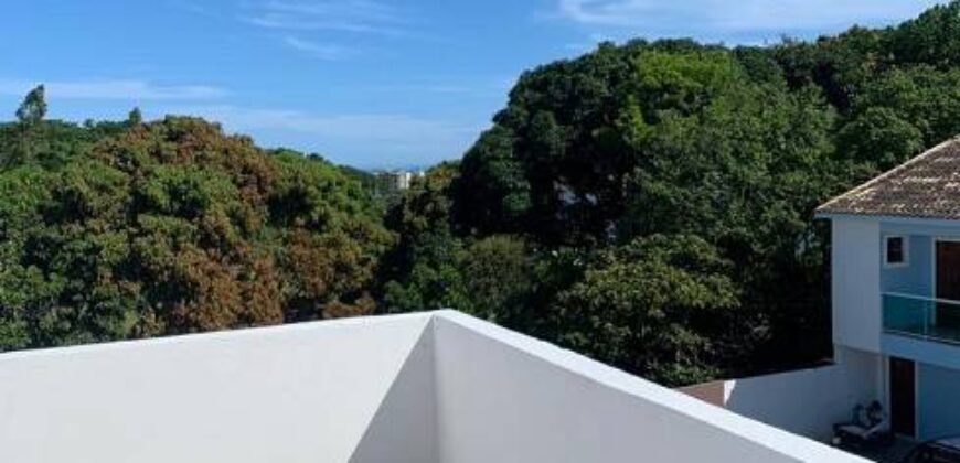 Casa com 3 Quartos e 3 banheiros à Venda, 110 m² por R$ 520.000