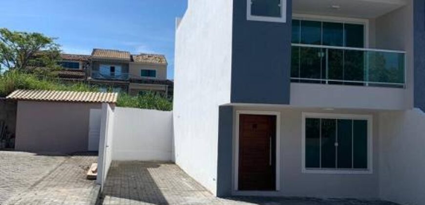 Casa com 3 Quartos e 3 banheiros à Venda, 110 m² por R$ 520.000