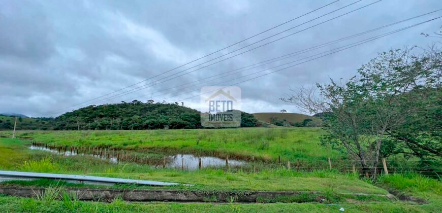 Fazenda 206 alqueires, beirando Rio São João e BR 101 com 2 km