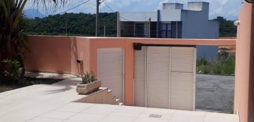 Casa para venda tem 120 metros quadrados com 3 qts 1 síte em Lagoa – Macaé – RJ